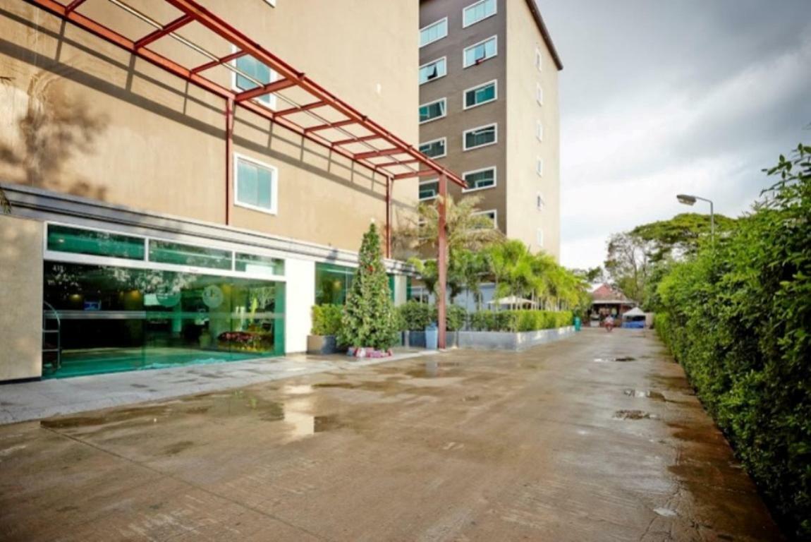 Ease Jomtien Hotel Exterior photo